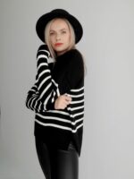 Čierny pulóver Sandy – Obrázok 3