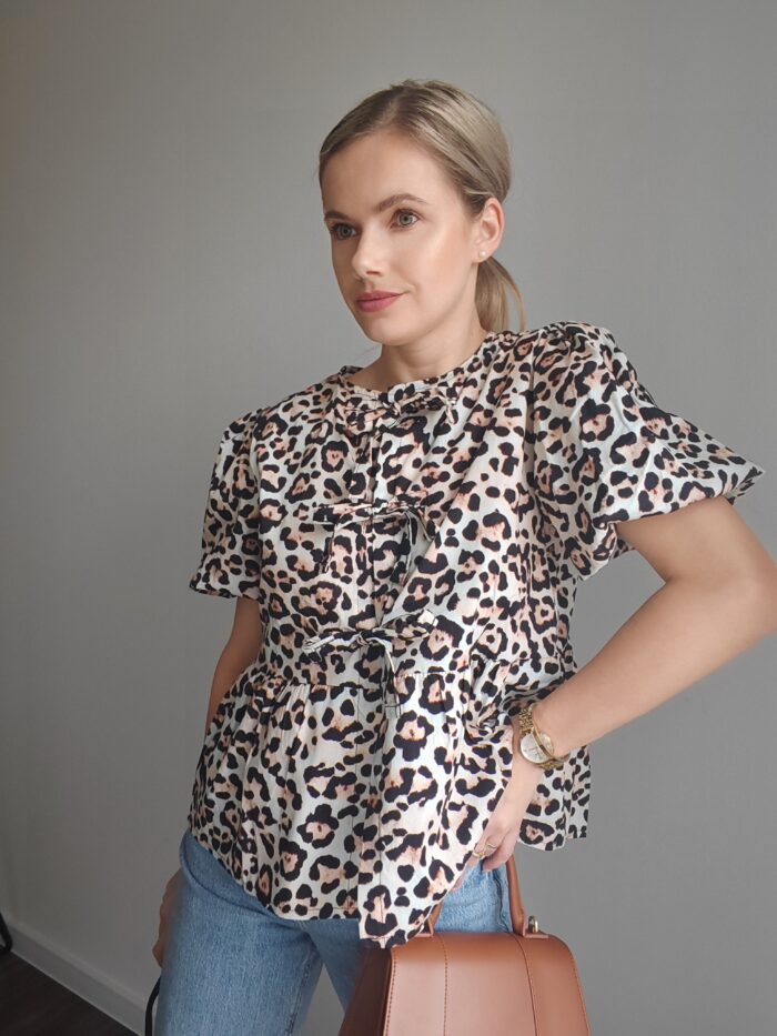 blúzka s leopardím vzorom s mašličkami