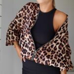 hodvábna bomber bunda hnedá, leopard vzor, na zips