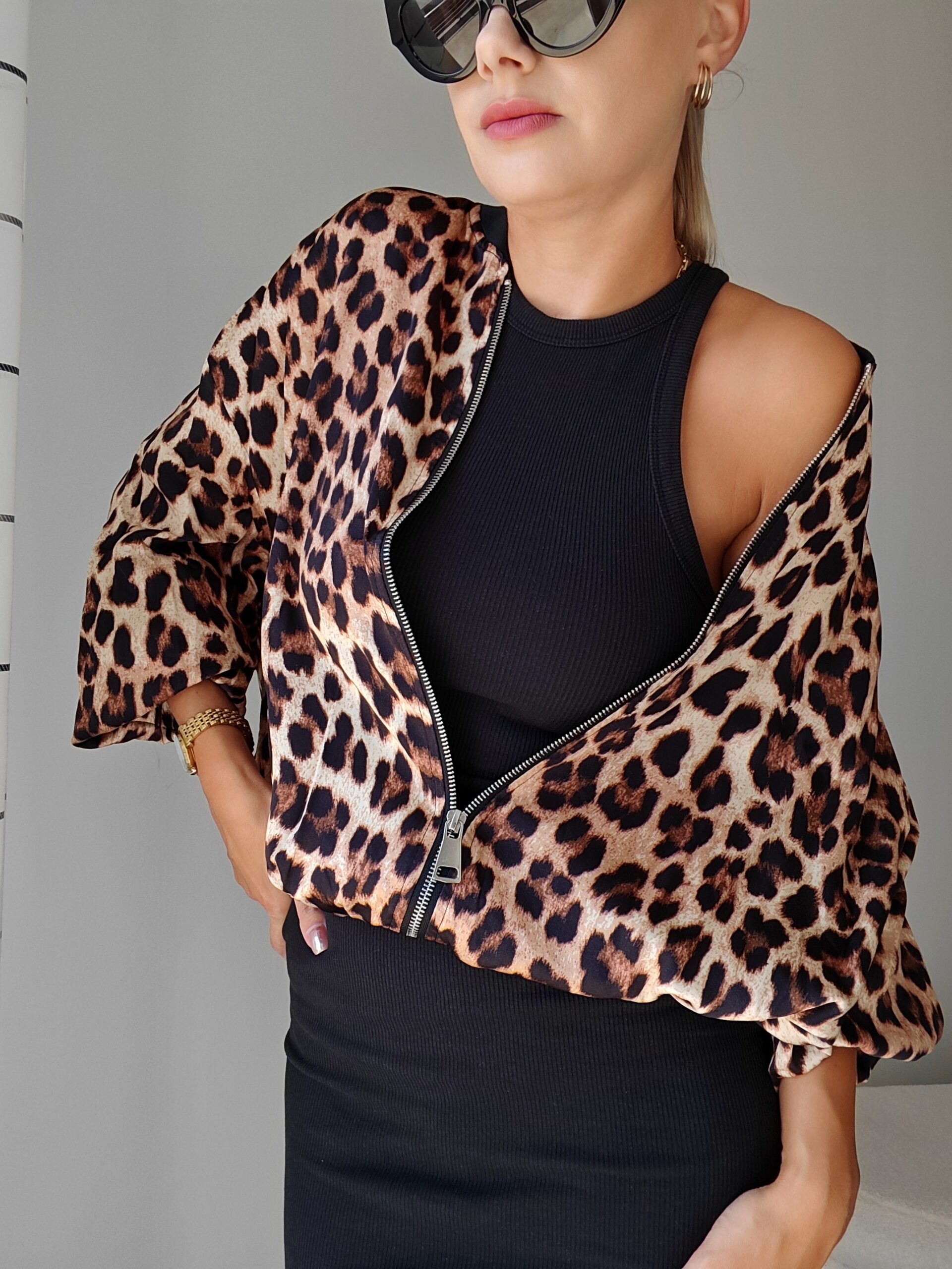 hodvábna bomber bunda hnedá, leopard vzor, na zips