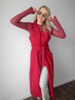 dlhá burgundy vesta s opaskom