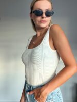 Rebrované body Scarlet white