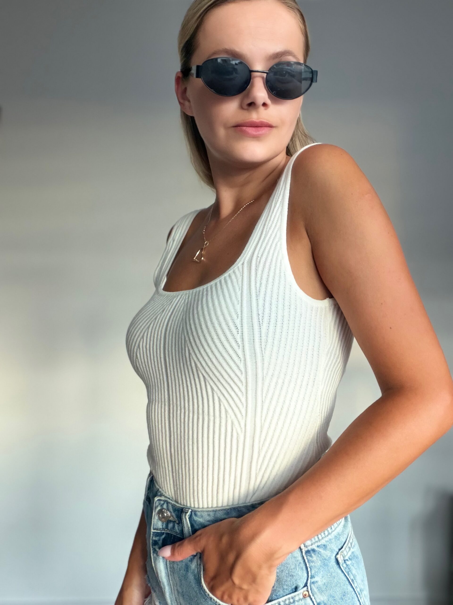 Rebrované body Scarlet white – Obrázok 1